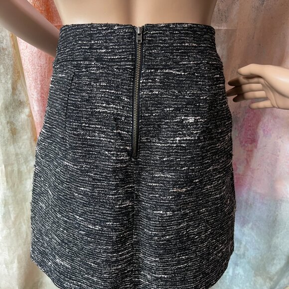 📌Loft Easy to Combine Mini Skirt Black and White with some Silver Sparkle - Picture 2 of 13